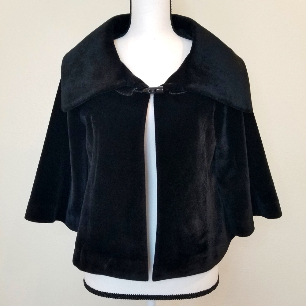 Vitrin Brand short trench coat